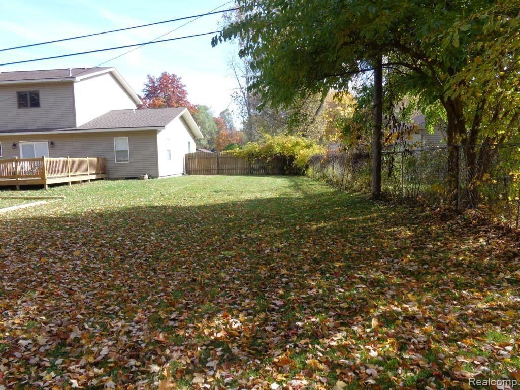 18660 Sumpter Road Belleville, MI 48111 - Photo 34 of 36 Yard on South Side