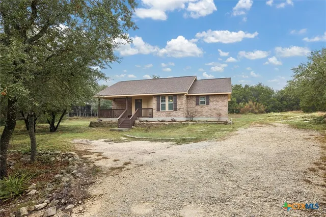 $2,000 | 1135 Twisted Oak Court, Canyon Lake, TX 78133