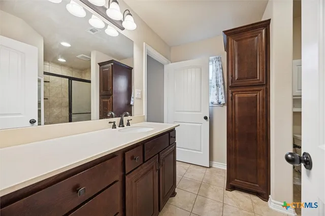 $2,000 | 1135 Twisted Oak Court, Canyon Lake, TX 78133