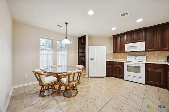 $2,000 | 1135 Twisted Oak Court, Canyon Lake, TX 78133