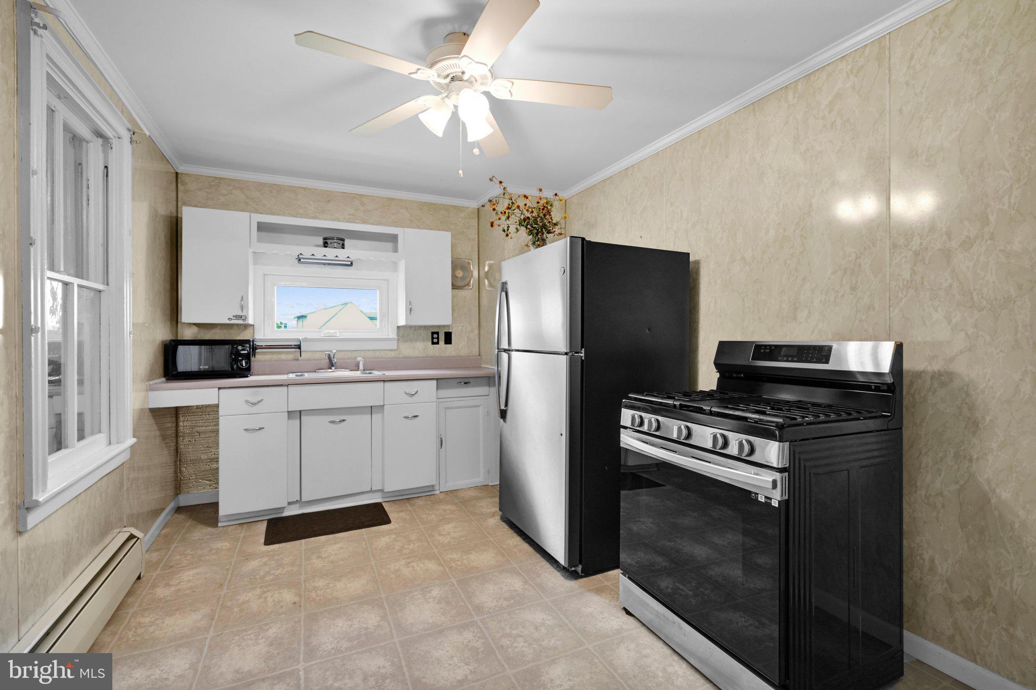 16 Grove Road Blandon, PA 19510 - Photo 10 of 30 KItchen