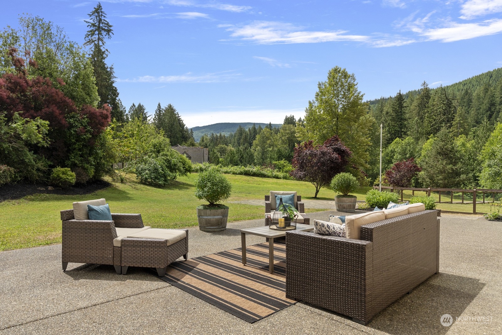 12335 Upper Preston Road Southeast Issaquah, WA 98027 - Photo 3 of 38 Gallery Image 3