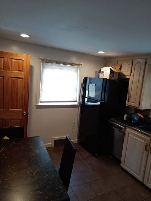 156 Slater Avenue Springfield, MA 01119 - Photo 8 of 32 Gallery Image 8