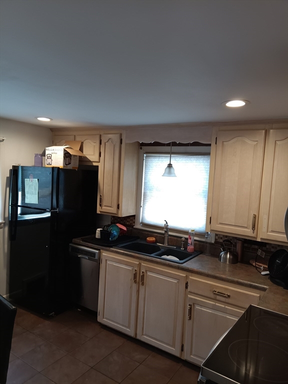 156 Slater Avenue Springfield, MA 01119 - Photo 9 of 32 Gallery Image 9