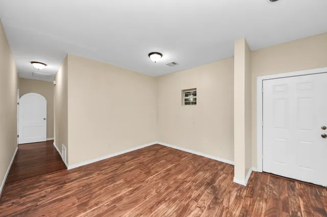 $1,600 | 909 South Victory Drive, Houston, TX 77088