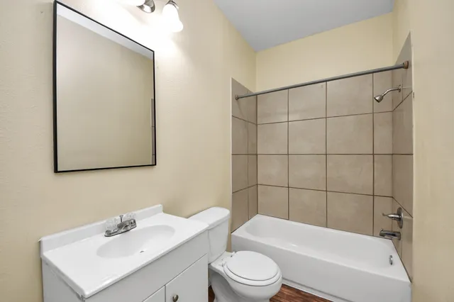 $1,600 | 909 South Victory Drive, Houston, TX 77088