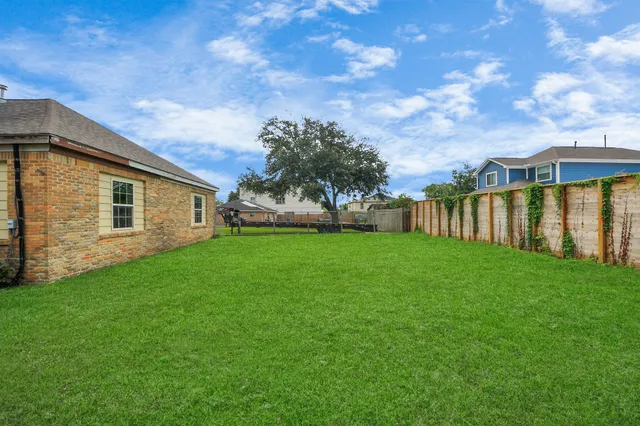 $1,600 | 909 South Victory Drive, Houston, TX 77088