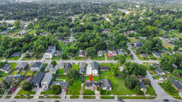 $1,600 | 909 South Victory Drive, Houston, TX 77088