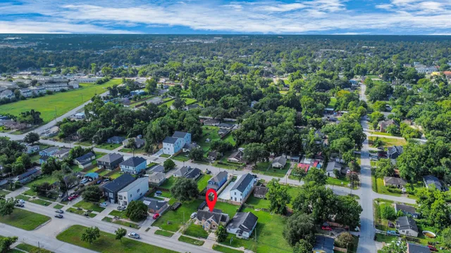 $1,600 | 909 South Victory Drive, Houston, TX 77088