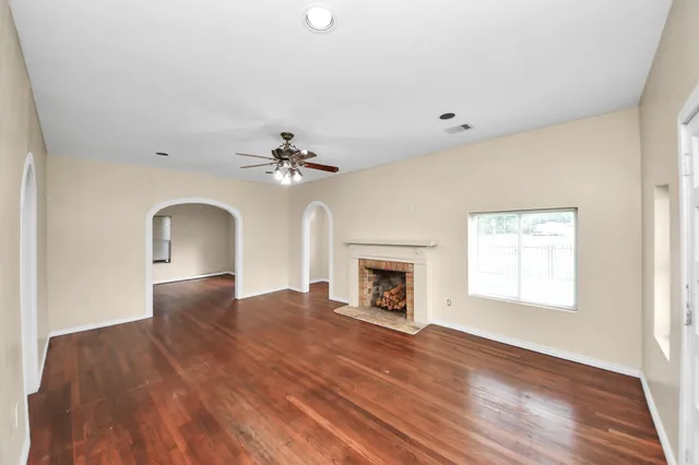 $1,600 | 909 South Victory Drive, Houston, TX 77088