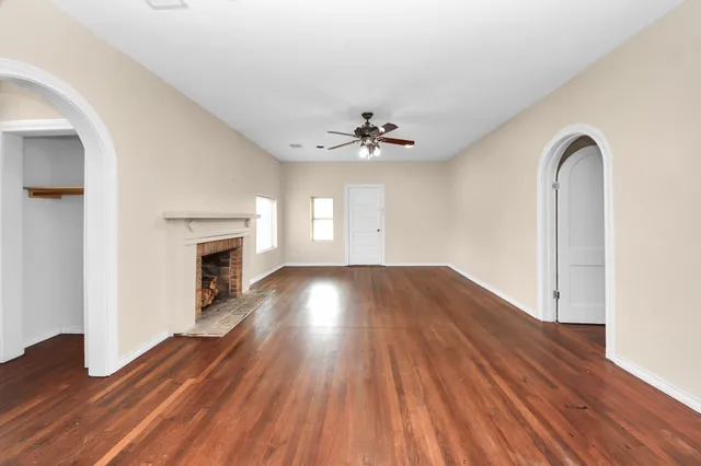 $1,600 | 909 South Victory Drive, Houston, TX 77088