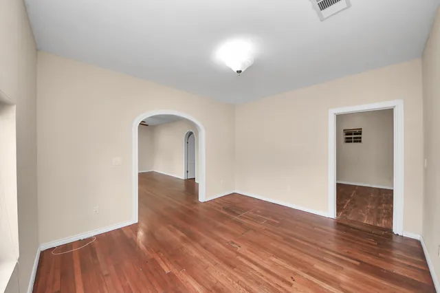 $1,600 | 909 South Victory Drive, Houston, TX 77088