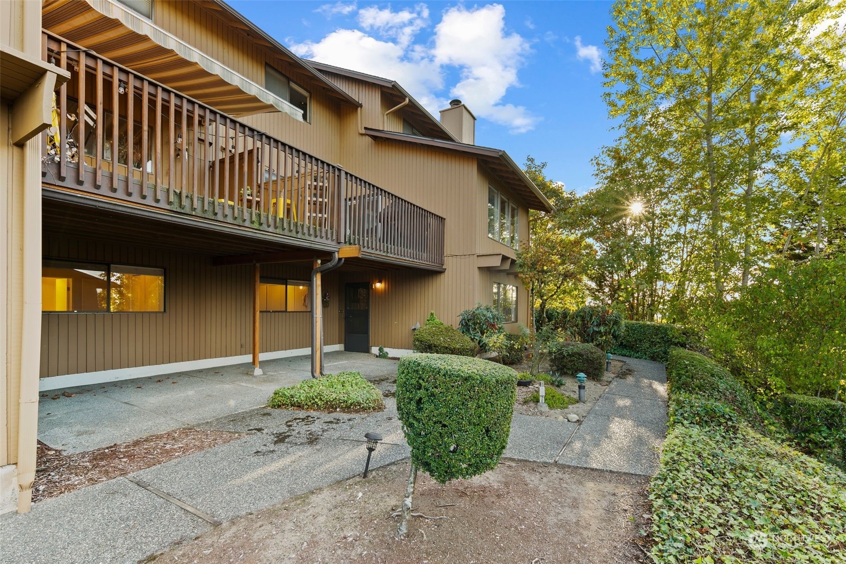 1633 Eagle Ridge Drive South, Unit A5 Renton, WA 98055 - Photo 21 of 25 a front view of a house with garden