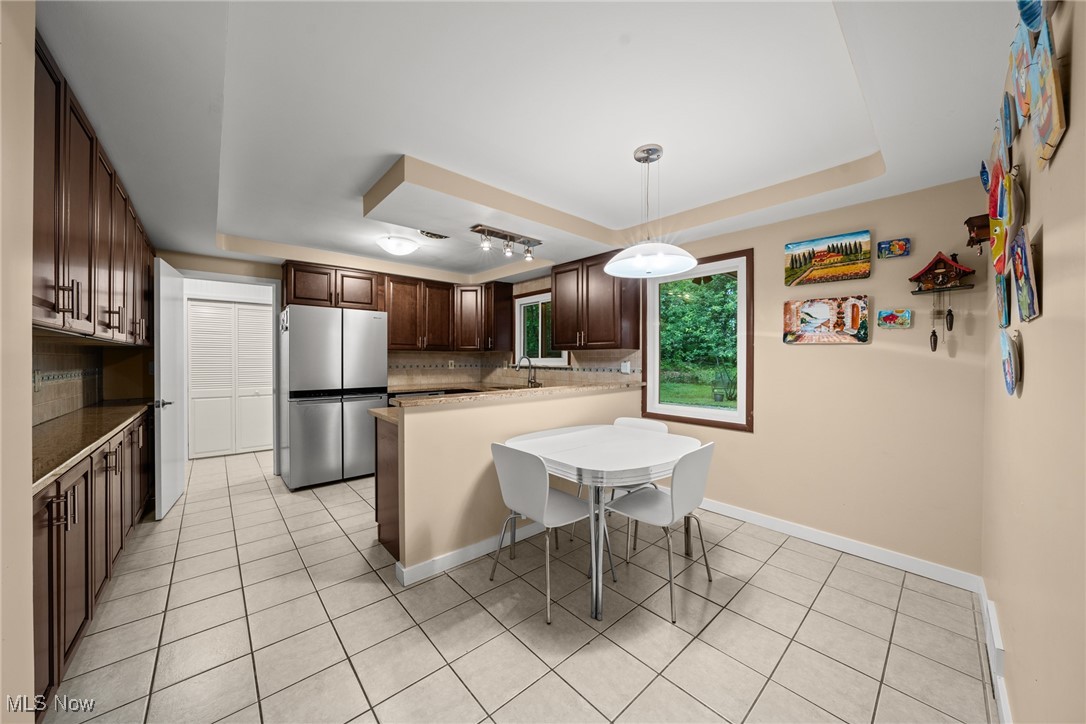32081 Cedar Road Cleveland, OH 44124 - Photo 18 of 39 Eat-in Kitchen