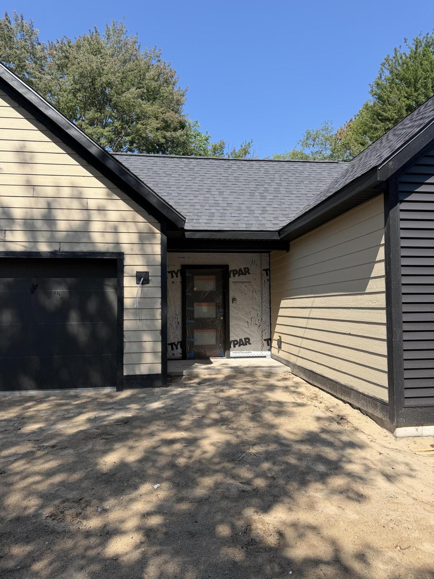 770 West Pontaluna Road Muskegon, MI 49441 - Photo 2 of 17 House Entry