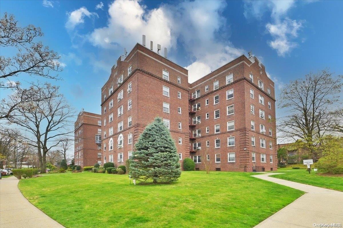 175-06 Devonshire Road, Unit 5N Queens, NY 11432 - Photo 1 of 1 Gallery Image 1