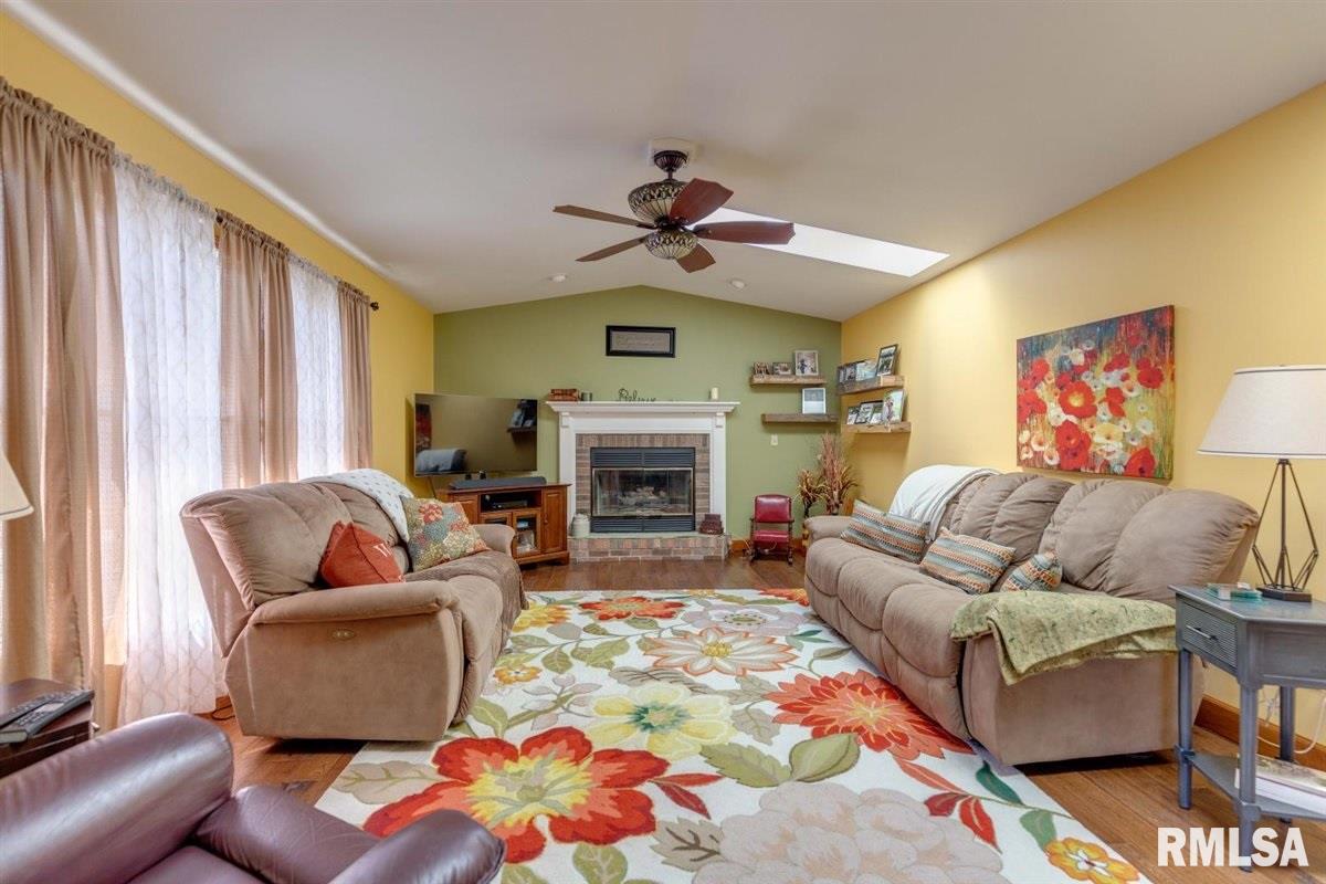 3121 Red Bud Lane Springfield, IL 62712 - Photo 5 of 39 Gallery Image 5