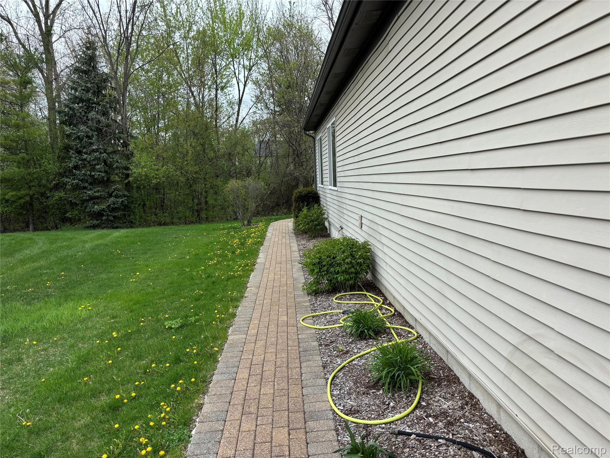 2108 Lagoon Drive Rochester, MI 48309 - Photo 19 of 20 Lagoon 2018_19.jpg