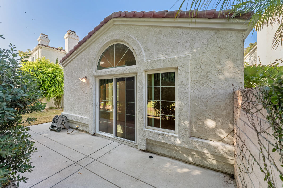 2110 Bermuda Dunes Place Oxnard, CA 93036 - Photo 28 of 43 a front view of a house with a yard