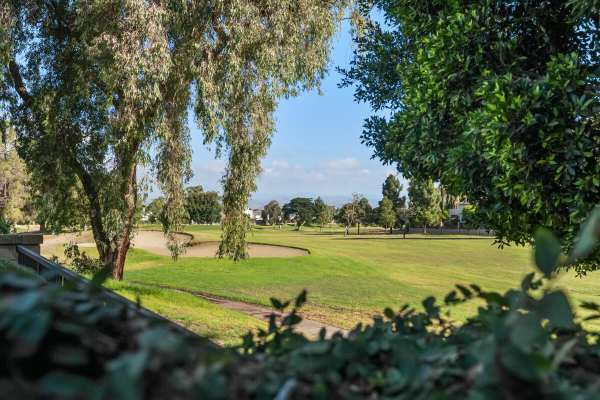 2110 Bermuda Dunes Place Oxnard, CA 93036 - Photo 31 of 43 a view of an ocean from a yard