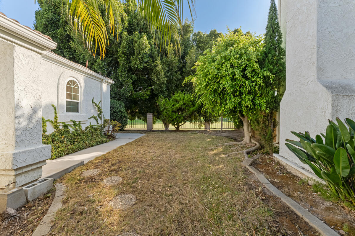 2110 Bermuda Dunes Place Oxnard, CA 93036 - Photo 38 of 43 a view of backyard with a garden