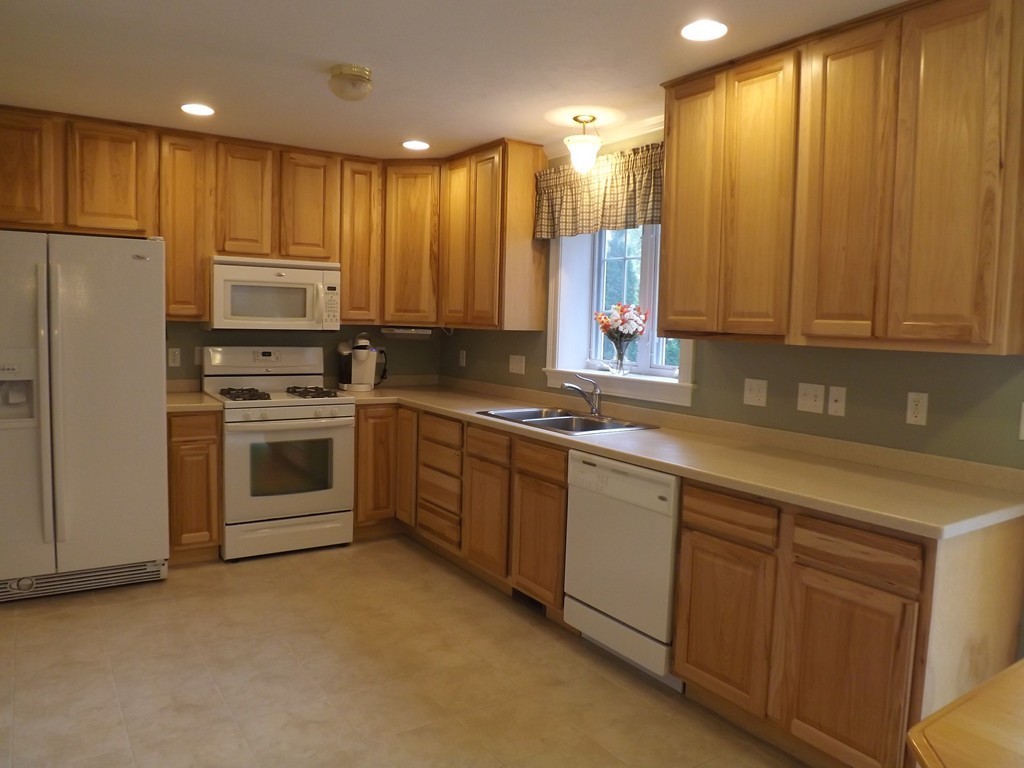 59 Providence Road, Unit 2 Grafton, MA 01519 - Photo 6 of 25 Gallery Image 6