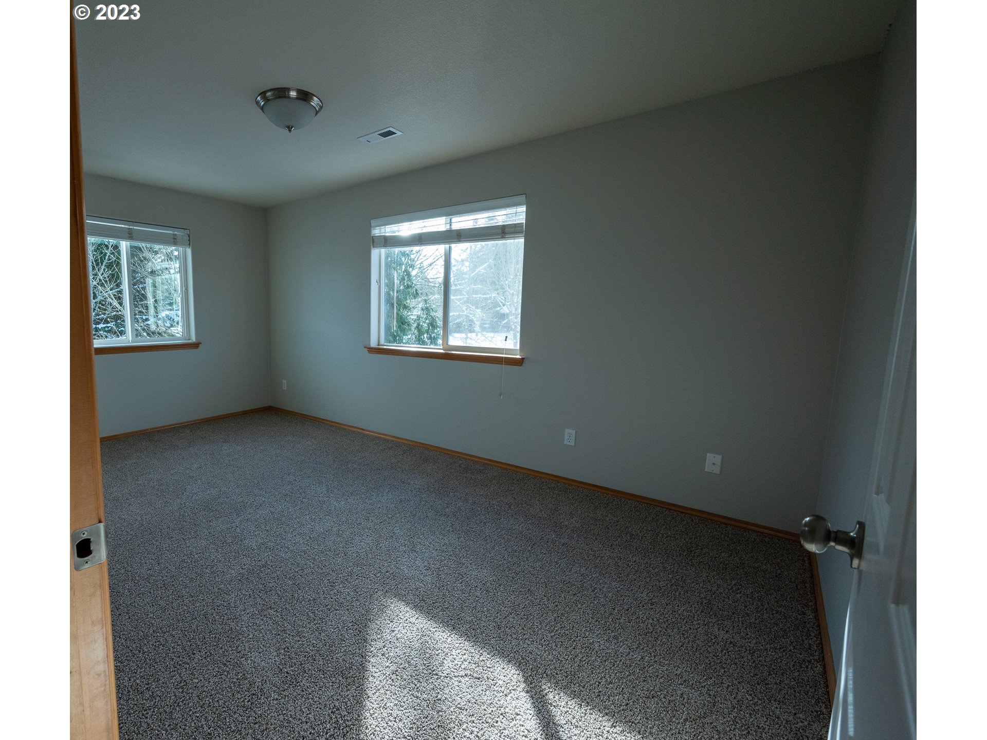 23891 Southwest Middleton Road Sherwood, OR 97140 - Photo 22 of 31 an empty room with a window