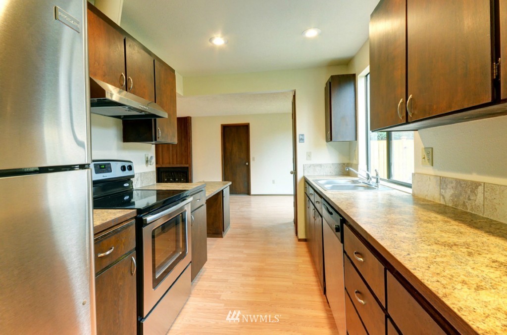 12720 Southeast 95th Place Renton, WA 98056 - Photo 11 of 25 Gallery Image 11