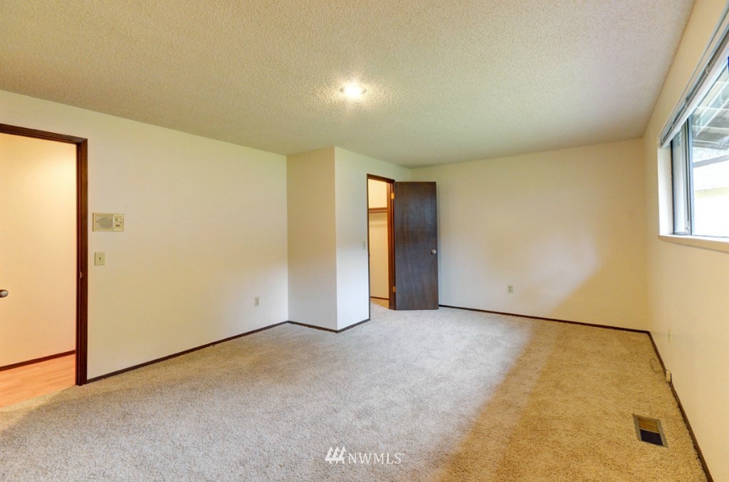 12720 Southeast 95th Place Renton, WA 98056 - Photo 16 of 25 Gallery Image 16