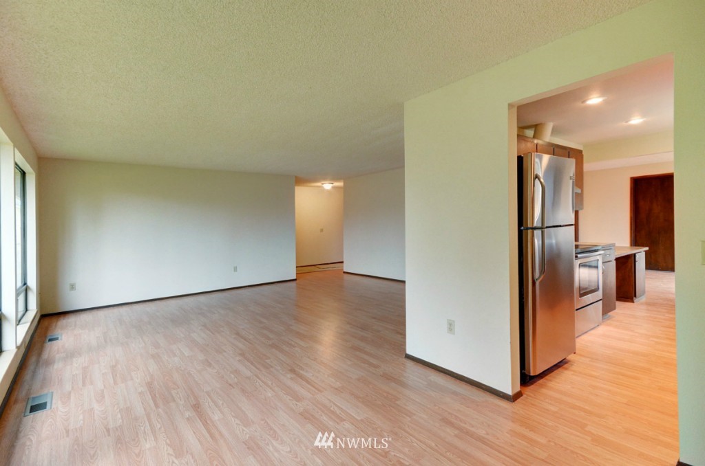 12720 Southeast 95th Place Renton, WA 98056 - Photo 7 of 25 Gallery Image 7