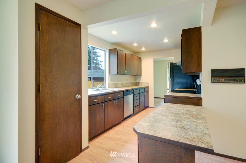 12720 Southeast 95th Place Renton, WA 98056 - Photo 9 of 25 Gallery Image 9