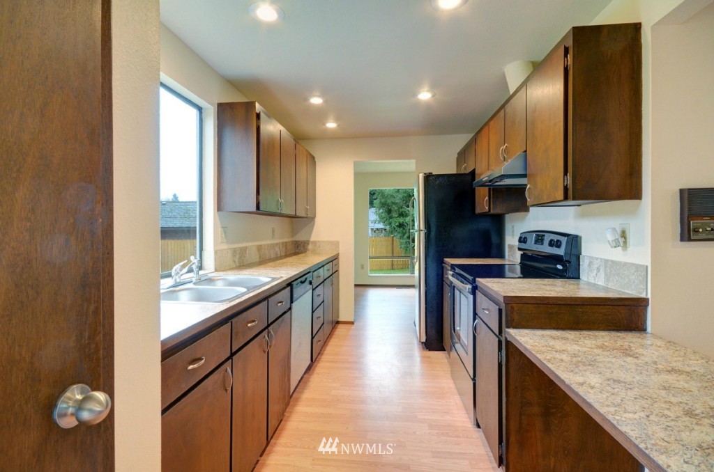 12720 Southeast 95th Place Renton, WA 98056 - Photo 10 of 25 Gallery Image 10
