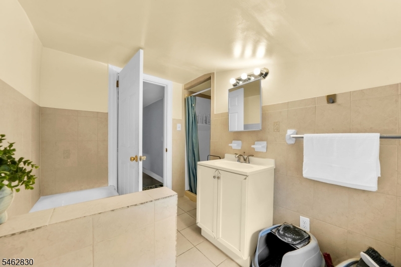 2090 Raritan Road Scotch Plains, NJ 07076 - Photo 20 of 32 Gallery Image 20