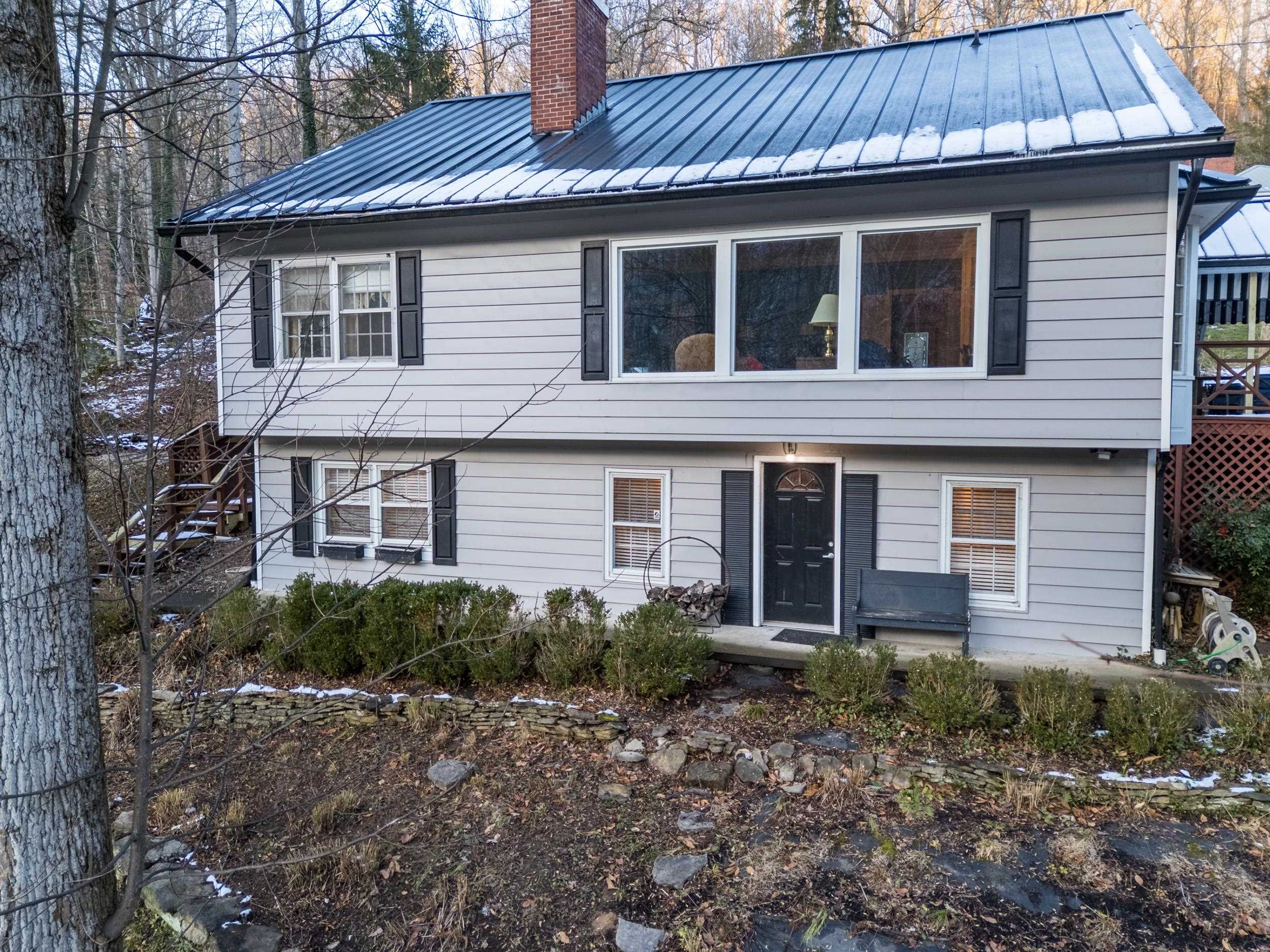2082 Miller Road Huntington, WV 25701 - Photo 1 of 31 Gallery Image 1