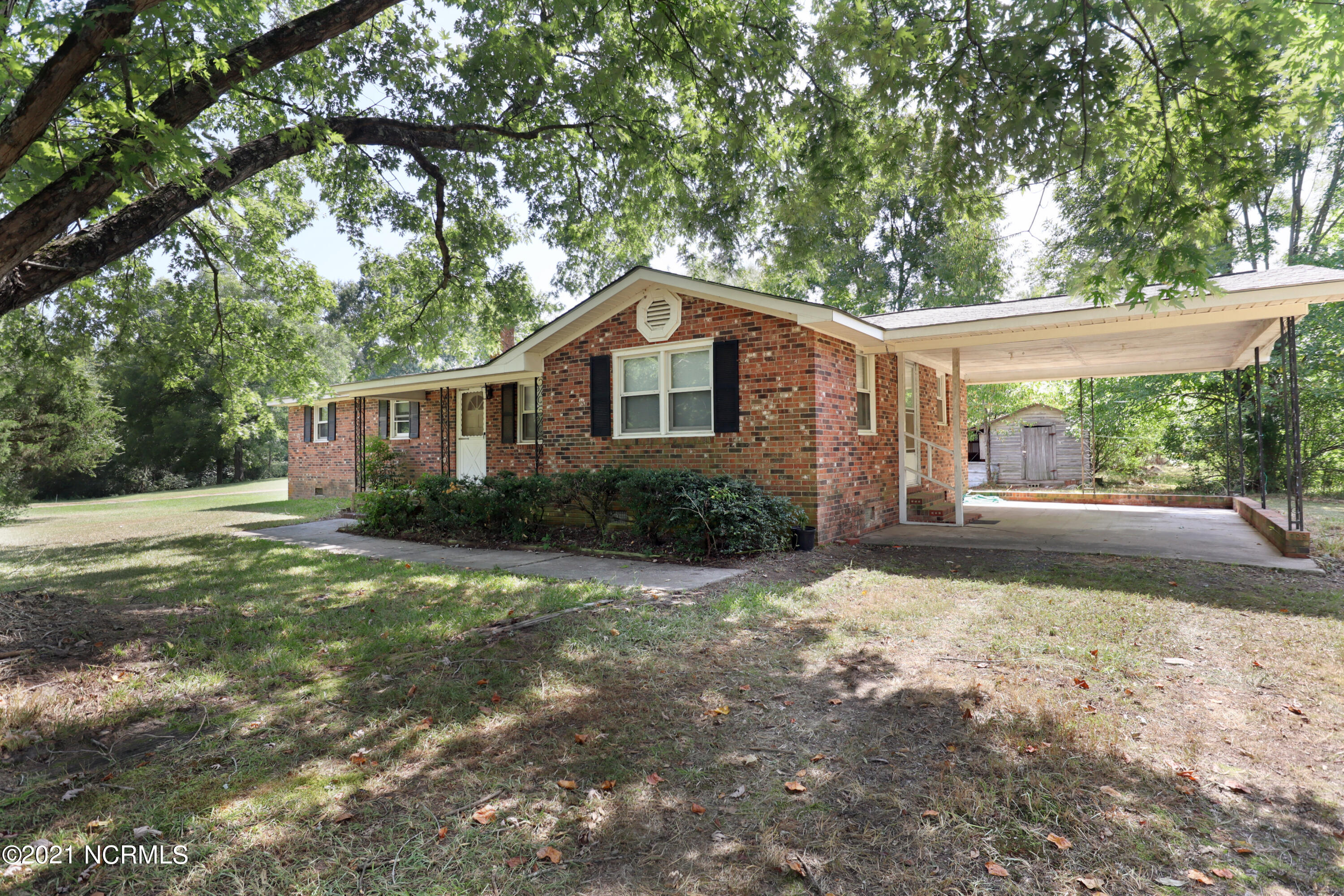 1635 Plank Road Robbins, NC 27325 - Photo 3 of 26 Front angle