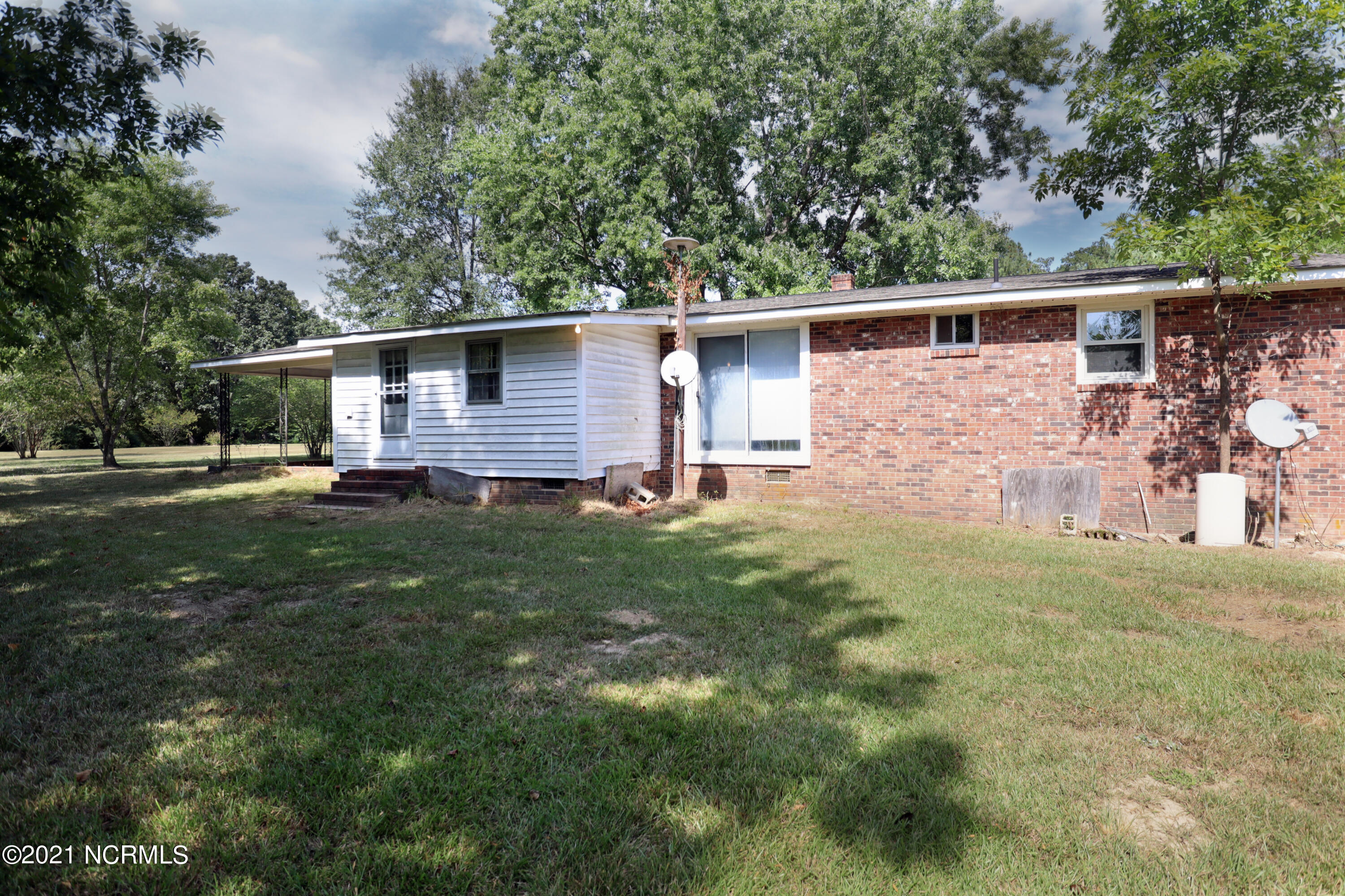 1635 Plank Road Robbins, NC 27325 - Photo 4 of 26 rear