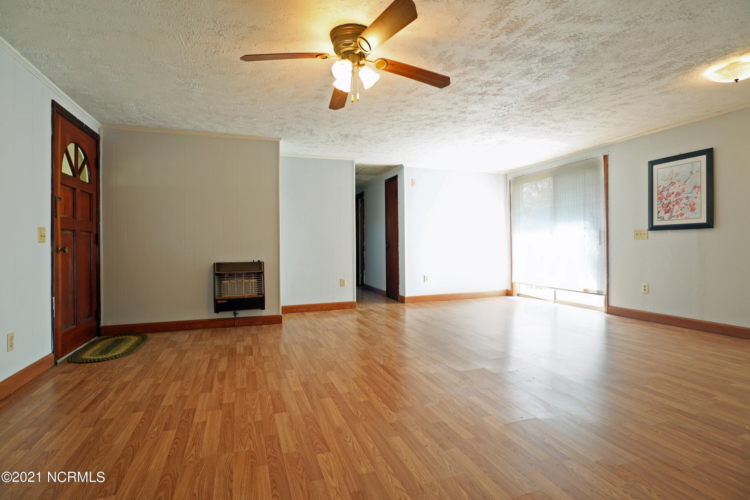 1635 Plank Road Robbins, NC 27325 - Photo 9 of 26 Living room
