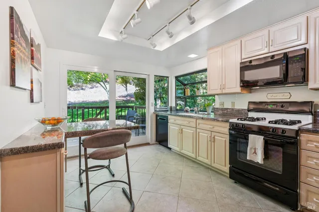 $885,000 | 11 Chapparal Court, Novato, CA 94949