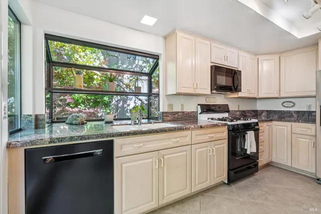 $885,000 | 11 Chapparal Court, Novato, CA 94949