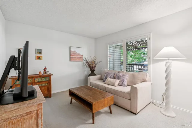 $885,000 | 11 Chapparal Court, Novato, CA 94949