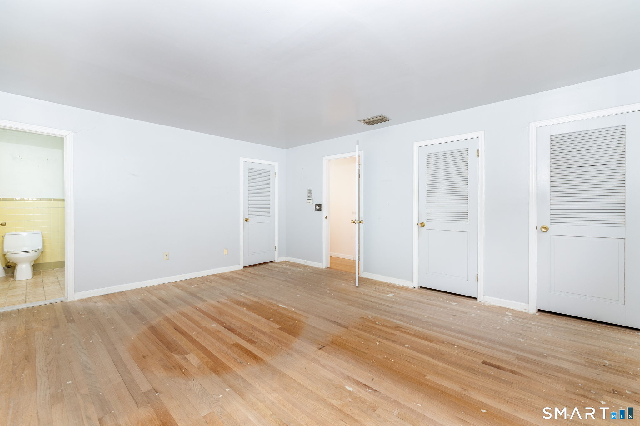 33 Hurds Hill Road Woodbury, CT 06798 - Photo 19 of 40 Primary Bed w/ 3 Closets