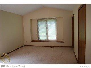 21965 River Ridge Trail, Unit 82 Farmington, MI 48335 - Photo 8 of 14 MASTER BEDROOM