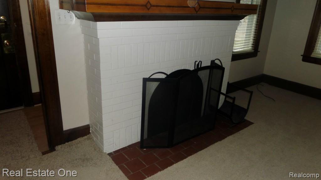 136 Chippewa Road Pontiac, MI 48341 - Photo 7 of 34 SAM_0475.jpg