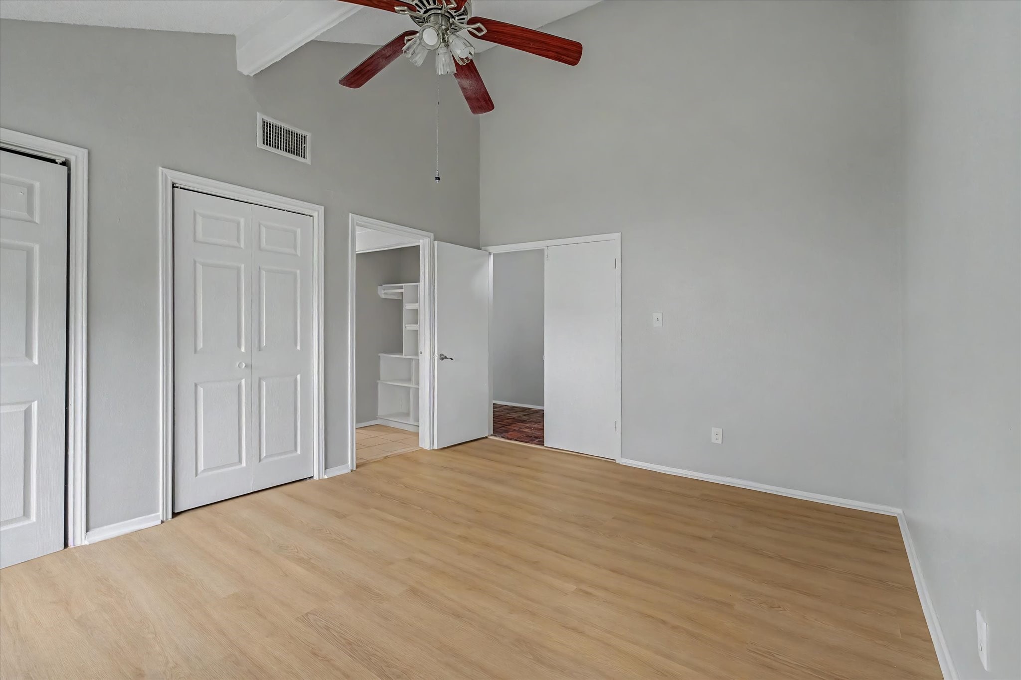7330 South Dairy Ashford Road Houston, TX 77072 - Photo 20 of 33 a view of a big room with closet and chandelier fan