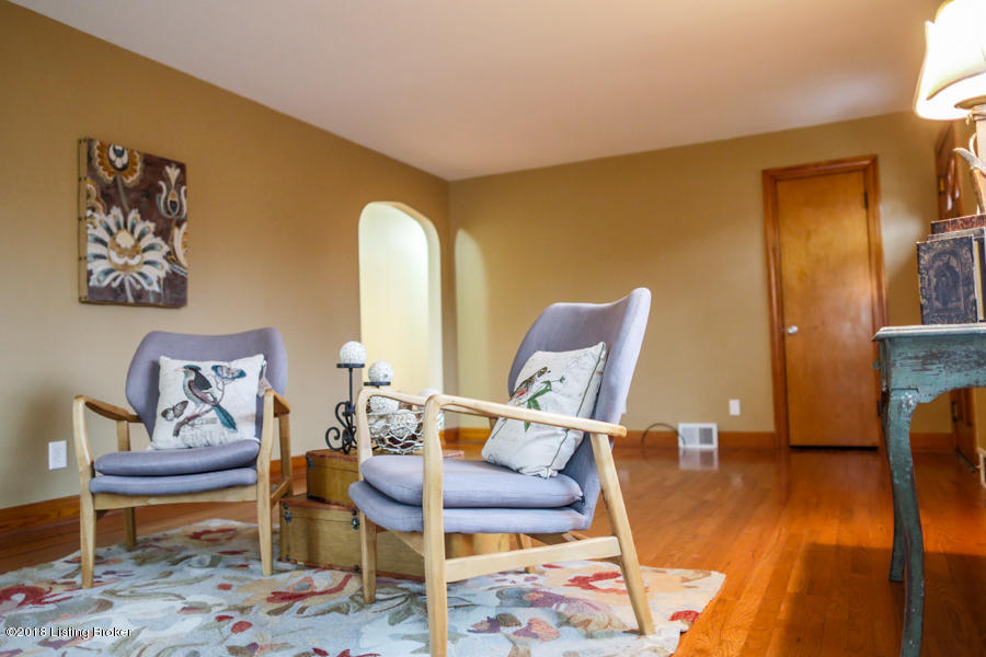 2202 Manchester Road Louisville, KY 40205 - Photo 4 of 29 Charming rounded doors (and great coat closet!).