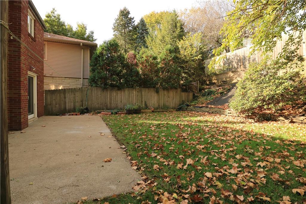 2570 Mt Royal Road Pittsburgh, PA 15217 - Photo 5 of 31