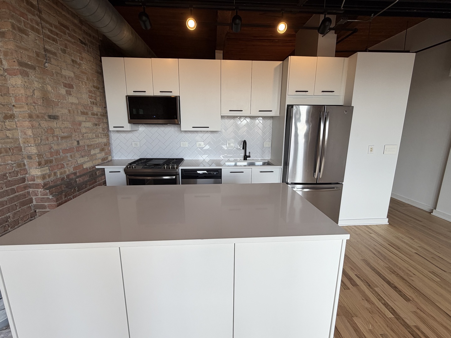 1500 West Monroe Street, Unit 527 Chicago, IL 60607 - Photo 4 of 15