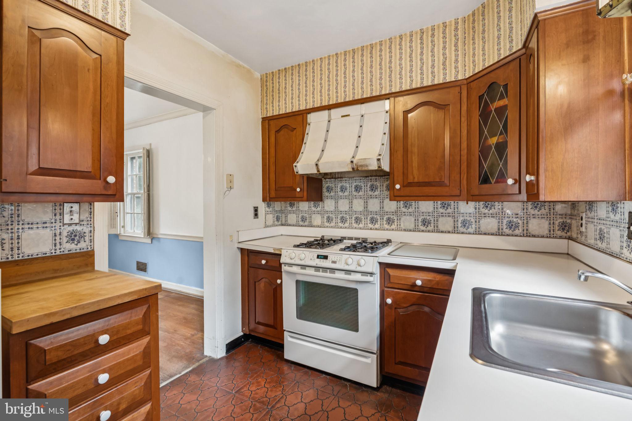 7201 Chestnut Street Chevy Chase, MD 20815 - Photo 9 of 34