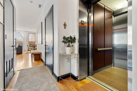 $3,750 | 1842 North Damen Avenue, Unit 2N, Chicago, IL 60647