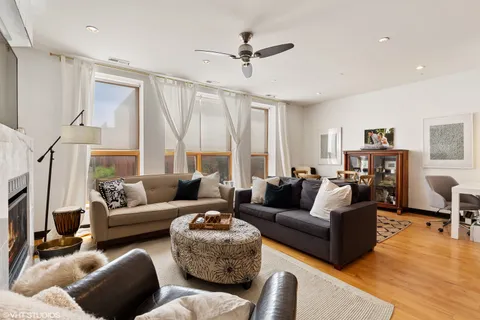 $3,750 | 1842 North Damen Avenue, Unit 2N, Chicago, IL 60647